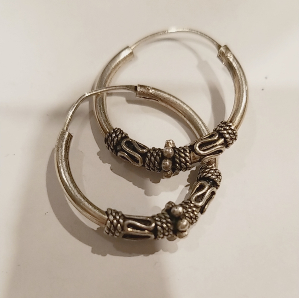 Sliver earrings.